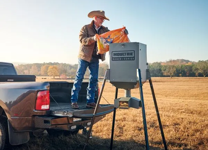 MOULTRIE Ranch Series 300# Gravity Feeder